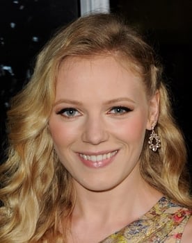 Emma Bell isactor