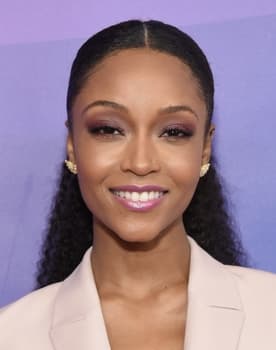 Yaya DaCosta isactor