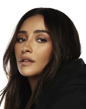 Shay Mitchell isactor