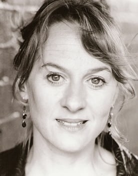 Niamh Cusack isactor