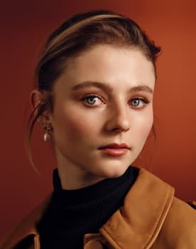 Thomasin McKenzie isactor