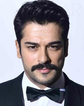 Burak Özçivit isactor