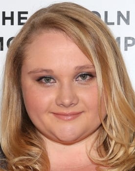 Danielle Macdonald isactor