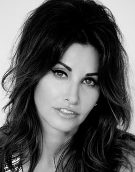 Gina Gershon isactor