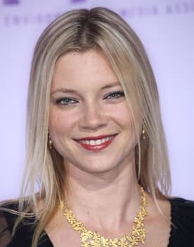 Amy Smart isactor