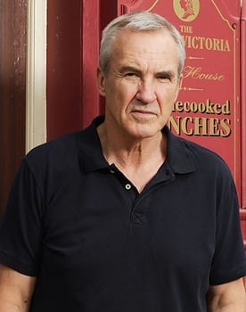 Larry Lamb isactor