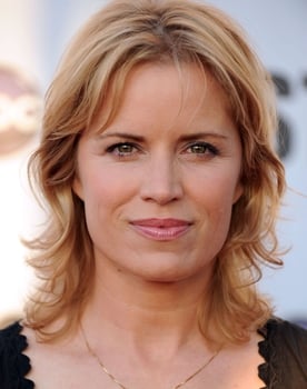 Kim Dickens isactor