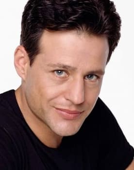 Louis Mandylor isactor