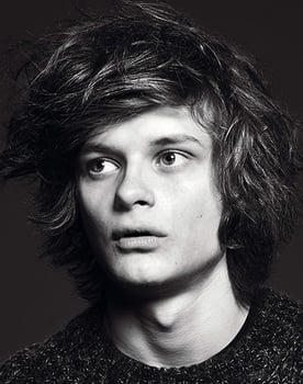 Charlie Tahan isactor