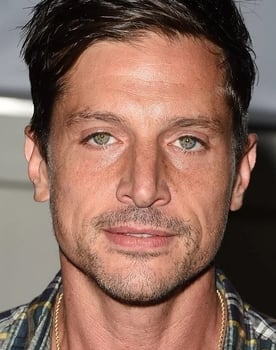 Simon Rex isactor