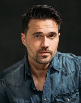 Brett Dalton isactor