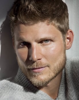 Travis Van Winkle isactor