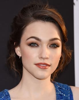 Violett Beane isactor