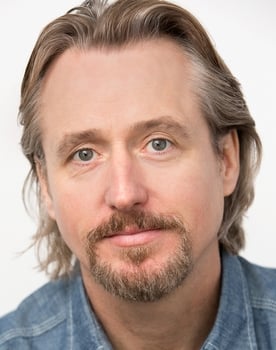 Linus Roache isactor