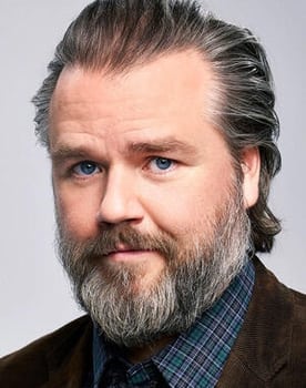 Tyler Labine isactor