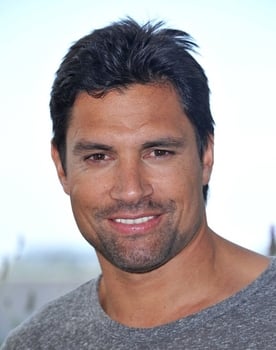 Manu Bennett isactor