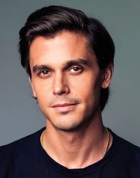 Antoni Porowski isactor