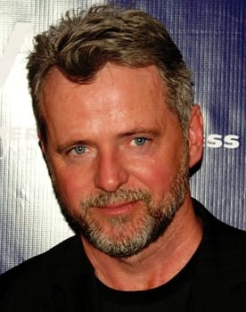 Aidan Quinn isactor