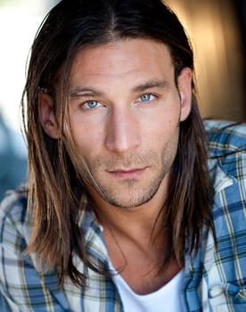 Zach McGowan isactor