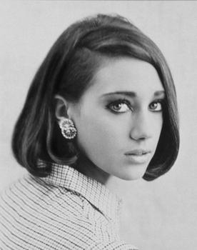 Marisa Berenson isactor