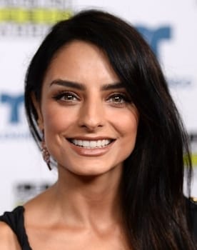 Aislinn Derbez isactor