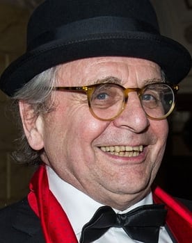 Sylvester McCoy isactor