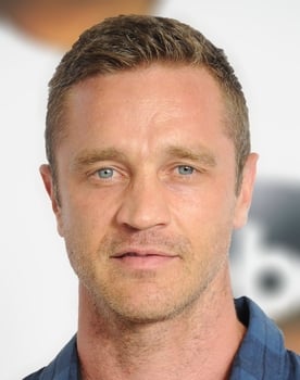 Devon Sawa isactor