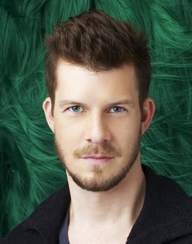 Eric Mabius isactor